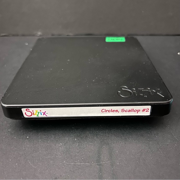 Sizzix Bigz Die - Circles, Scallop #2 - Picture 5 of 7